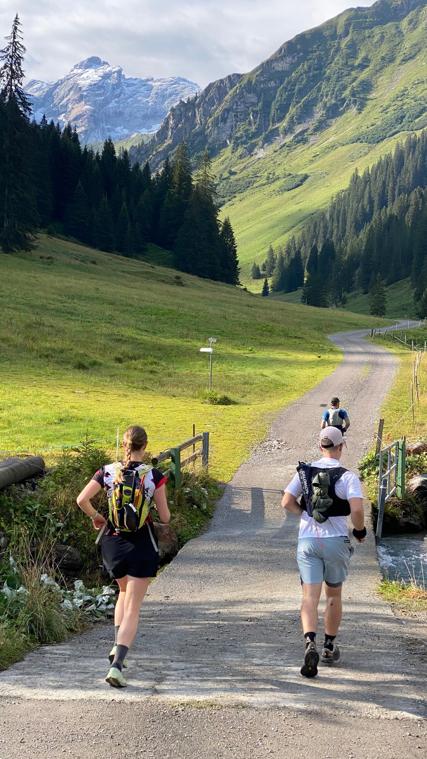 Beginner Trailrunning Tour Innsbruck with our Certified Guides Nicky & Stefan