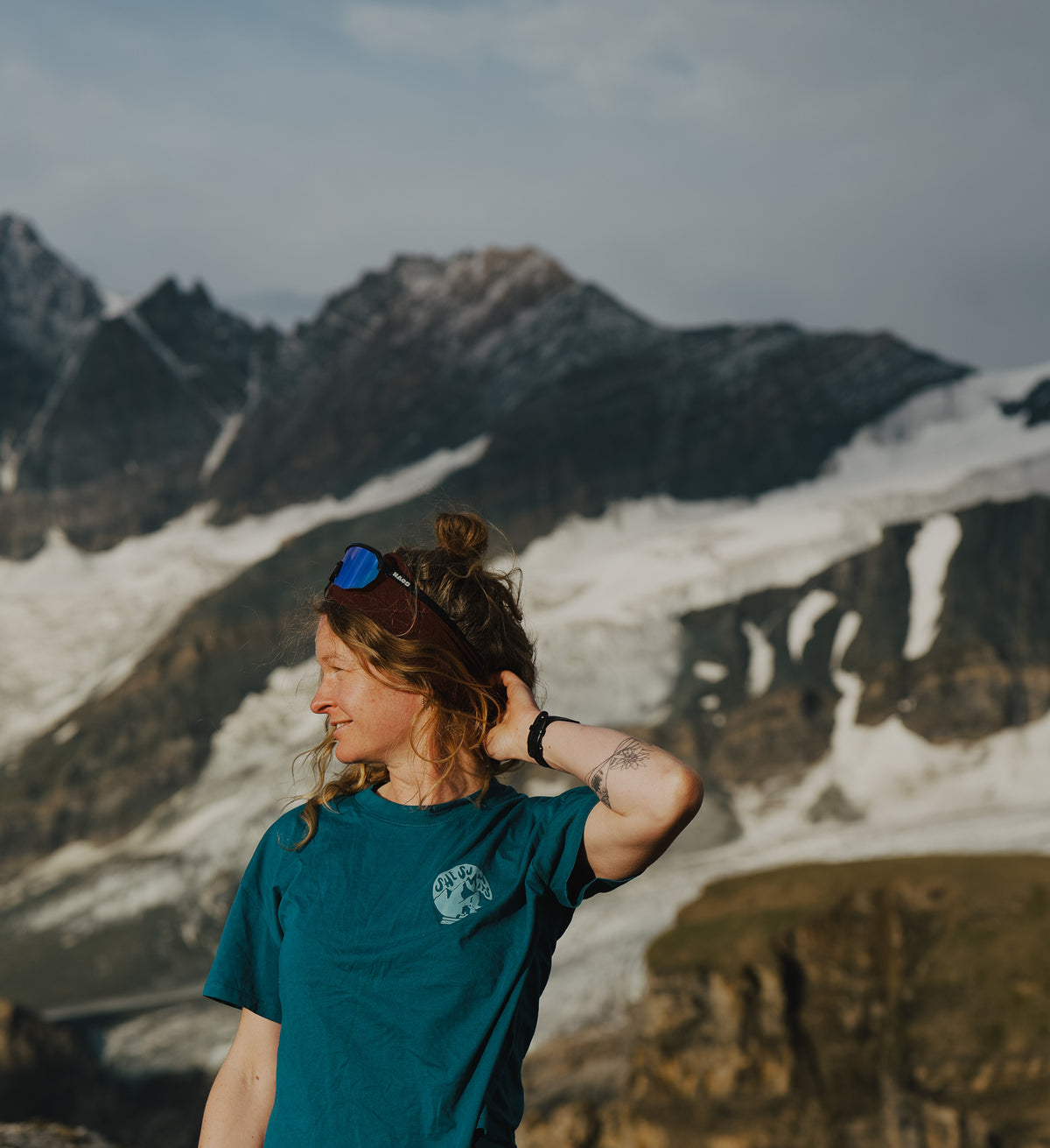 Dames T-shirt She Summits - Peacock green
